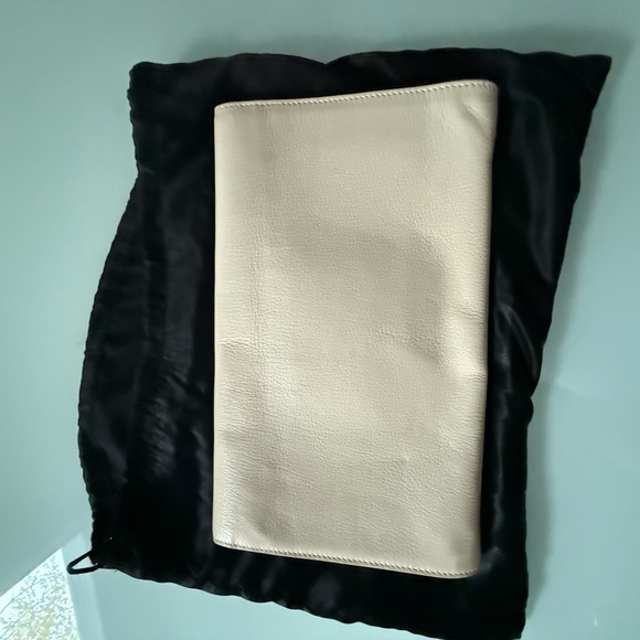 Yves Saint Laurent Cream Clutch - Picture 4 of 11